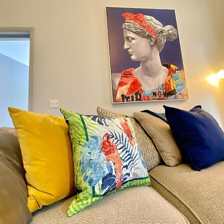 Beautiful Apartment - 5 Minute Walk To The Best Beach! - Great Location - Parking - Fast Wifi - Smart Tv - Newly Decorated - Sleeps Up To 4! Close To Bournemouth & Poole Town Centre Luaran gambar