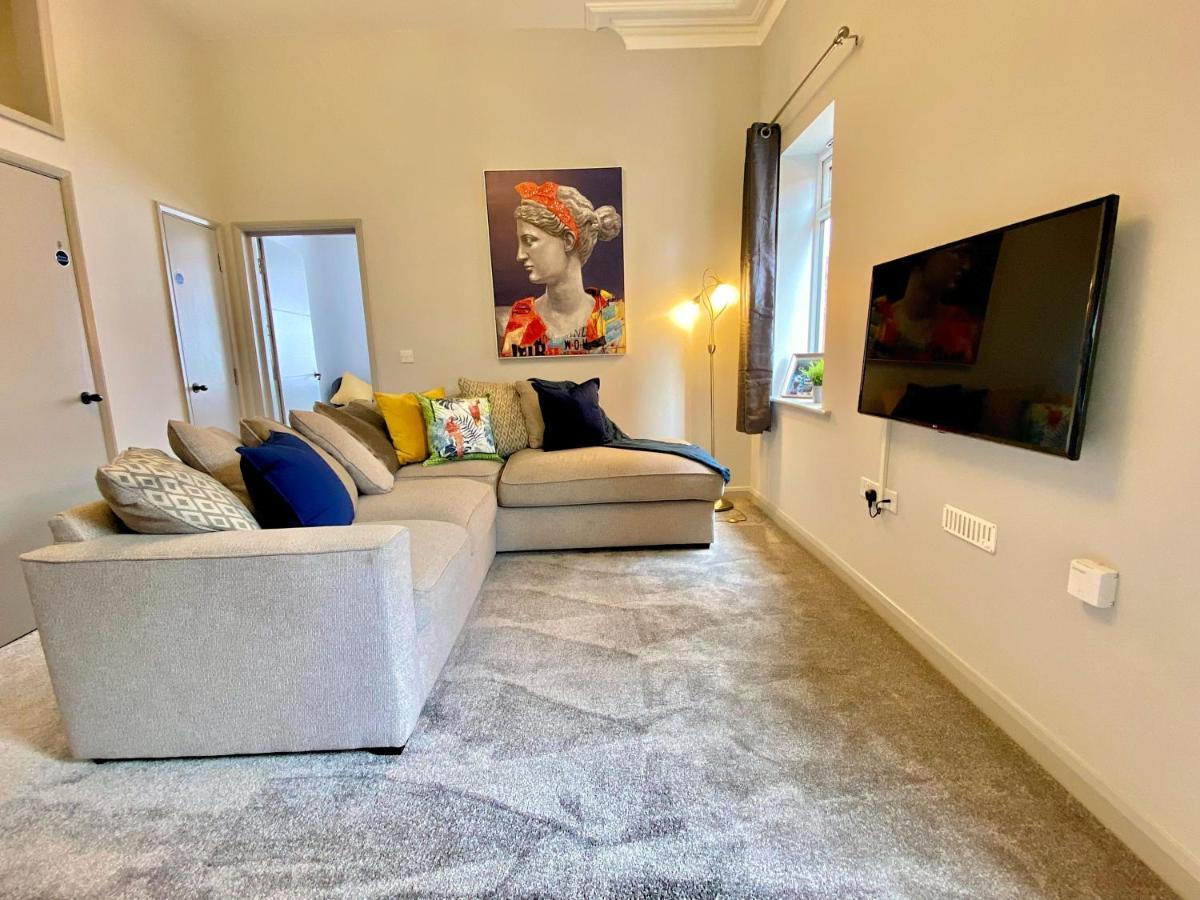 Beautiful Apartment - 5 Minute Walk To The Best Beach! - Great Location - Parking - Fast Wifi - Smart Tv - Newly Decorated - Sleeps Up To 4! Close To Bournemouth & Poole Town Centre Luaran gambar