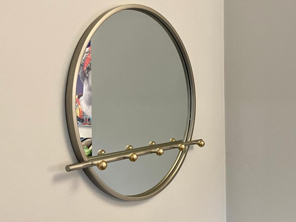 Beautiful Apartment - 5 Minute Walk To The Best Beach! - Great Location - Parking - Fast Wifi - Smart Tv - Newly Decorated - Sleeps Up To 4! Close To Bournemouth & Poole Town Centre Luaran gambar