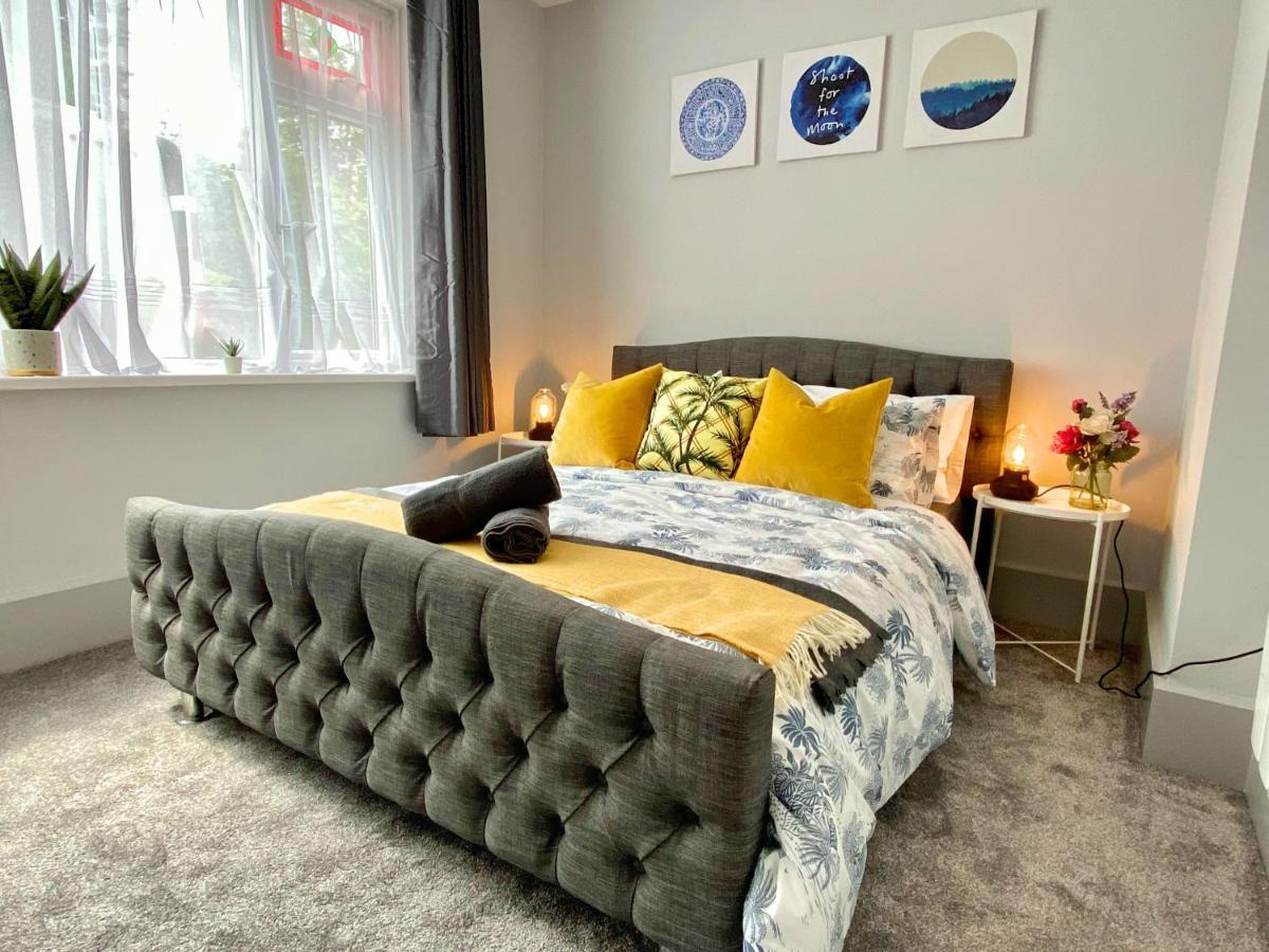 Beautiful Apartment - 5 Minute Walk To The Best Beach! - Great Location - Parking - Fast Wifi - Smart Tv - Newly Decorated - Sleeps Up To 4! Close To Bournemouth & Poole Town Centre Luaran gambar