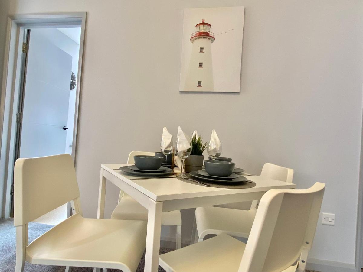 Beautiful Apartment - 5 Minute Walk To The Best Beach! - Great Location - Parking - Fast Wifi - Smart Tv - Newly Decorated - Sleeps Up To 4! Close To Bournemouth & Poole Town Centre Luaran gambar