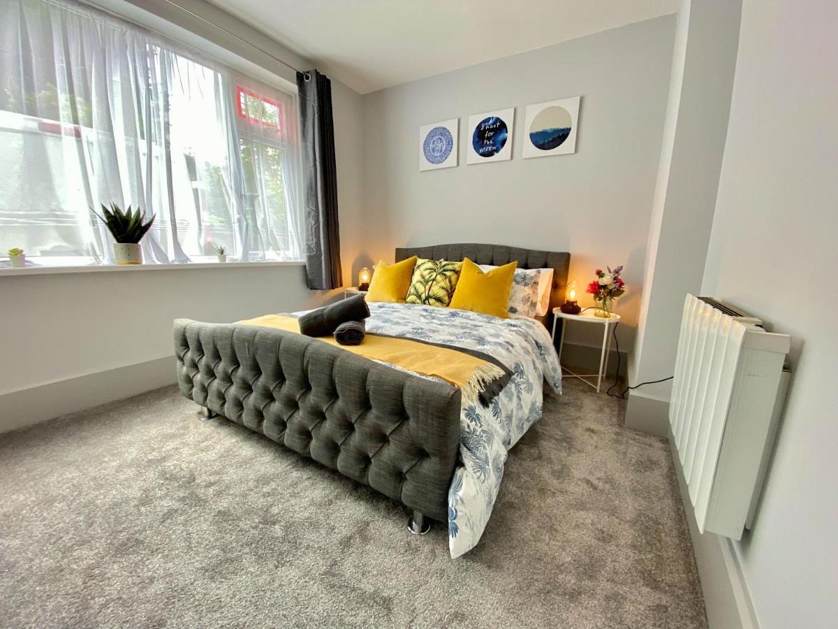 Beautiful Apartment - 5 Minute Walk To The Best Beach! - Great Location - Parking - Fast Wifi - Smart Tv - Newly Decorated - Sleeps Up To 4! Close To Bournemouth & Poole Town Centre Luaran gambar